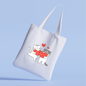 Tote bag featuring two cats holding decorative hearts.